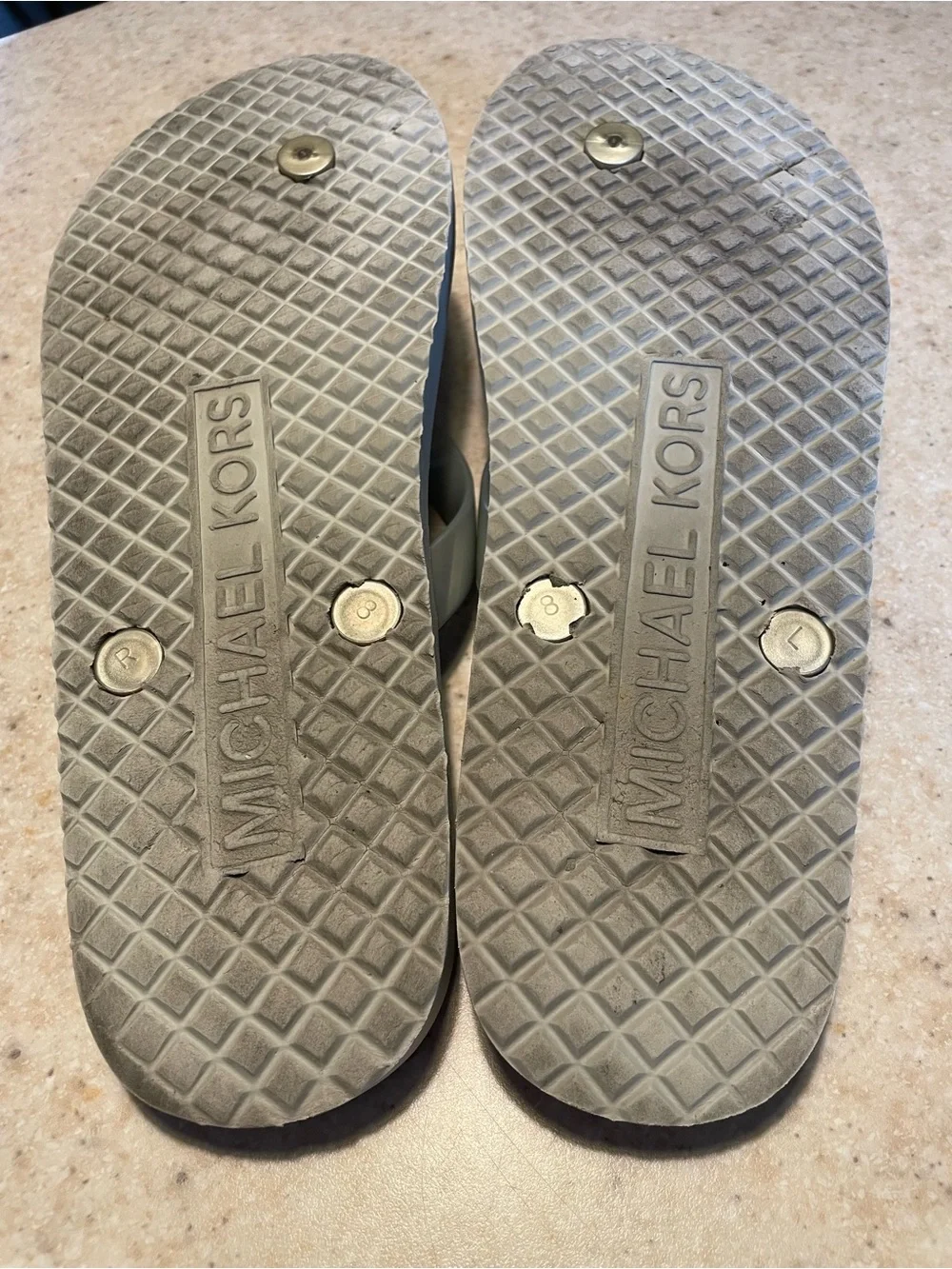 MICHAEL KORS MK Logo Medallian Flip Flop Sandals Gray Silver Metallic Size 8